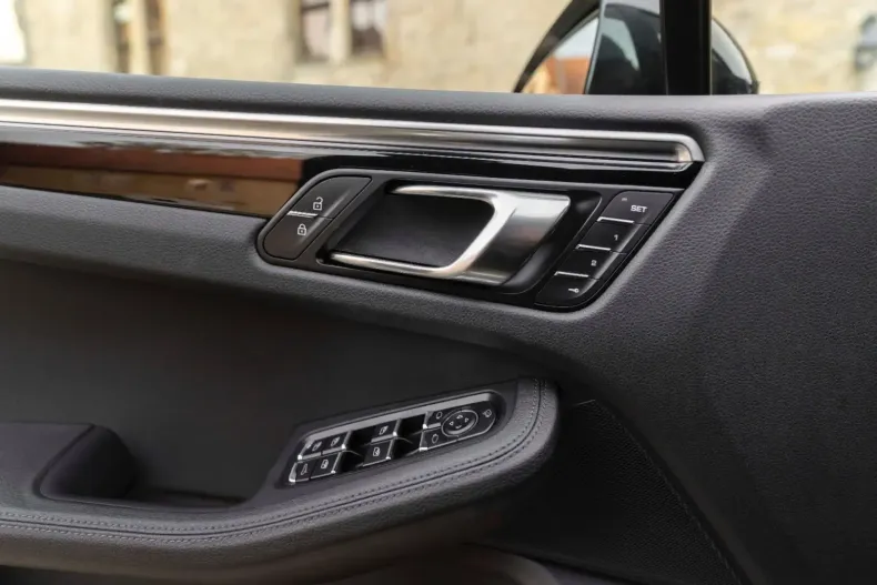 Porsche Macan din 2024 cu 5.218 km - oferta POR152892 - foto 22