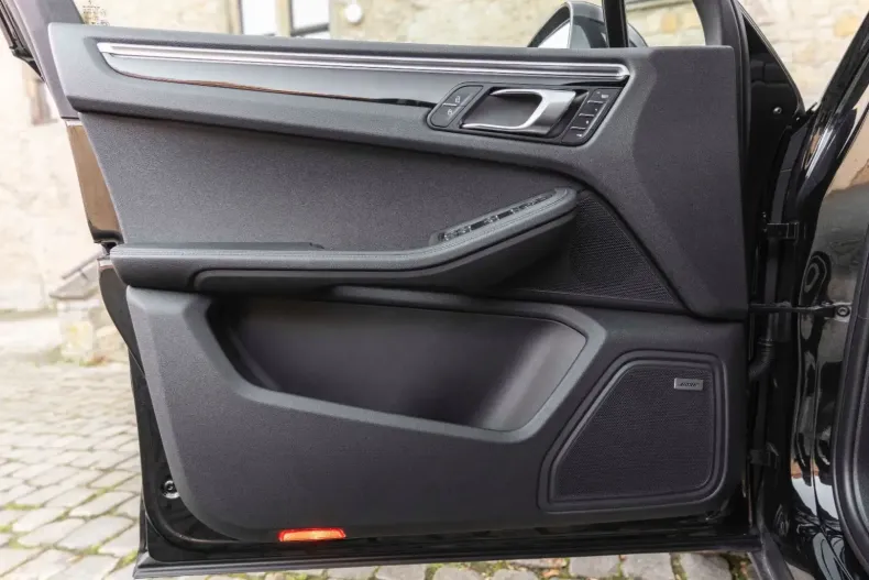 Porsche Macan din 2024 cu 5.218 km - oferta POR152892 - foto 24