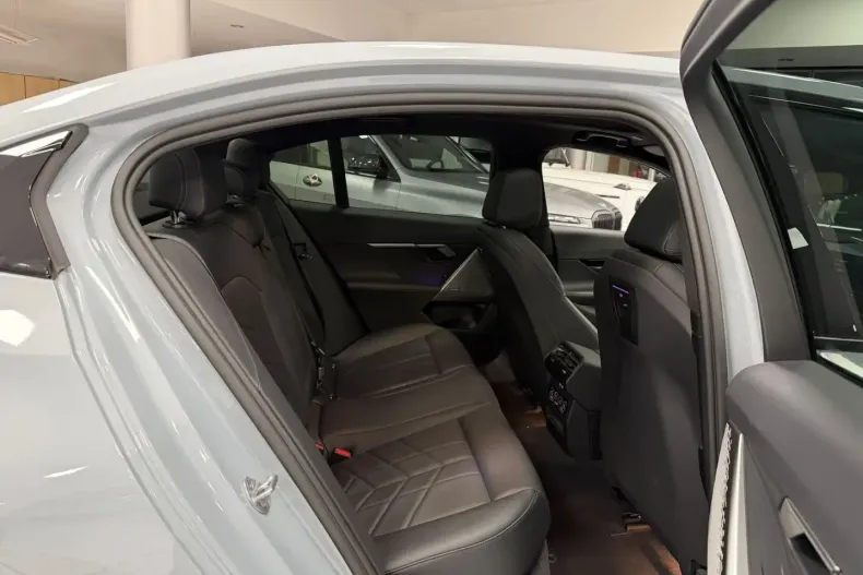 BMW 520 din 2024 cu 22.626 km - oferta BMW152912 - foto 23