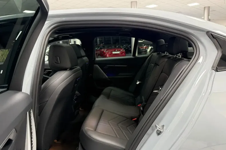 BMW 520 din 2024 cu 22.626 km - oferta BMW152912 - foto 25