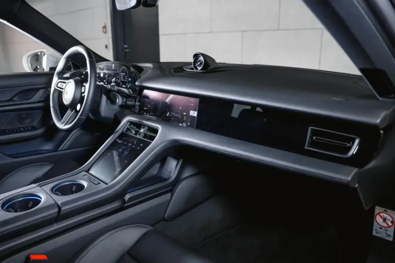 Porsche Taycan din 2024 cu 19.990 km - oferta POR152917 - foto 18