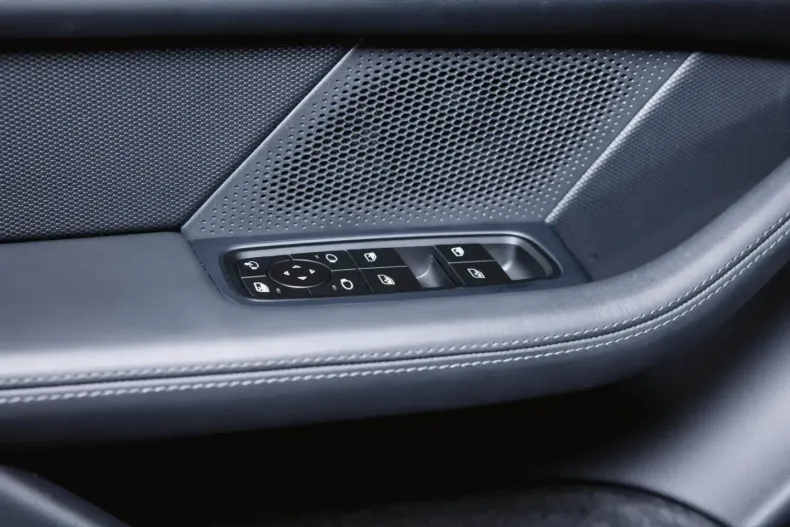 Porsche Taycan din 2024 cu 19.990 km - oferta POR152917 - foto 23