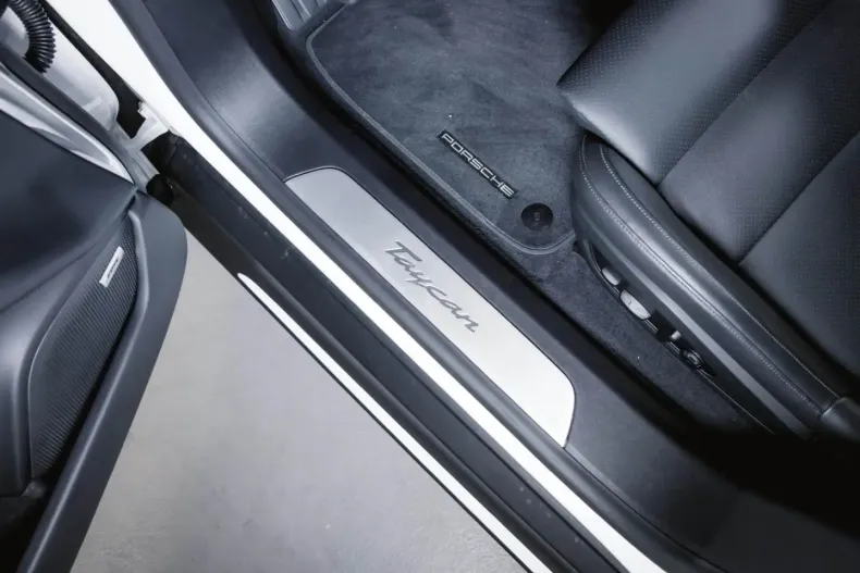 Porsche Taycan din 2024 cu 19.990 km - oferta POR152917 - foto 25