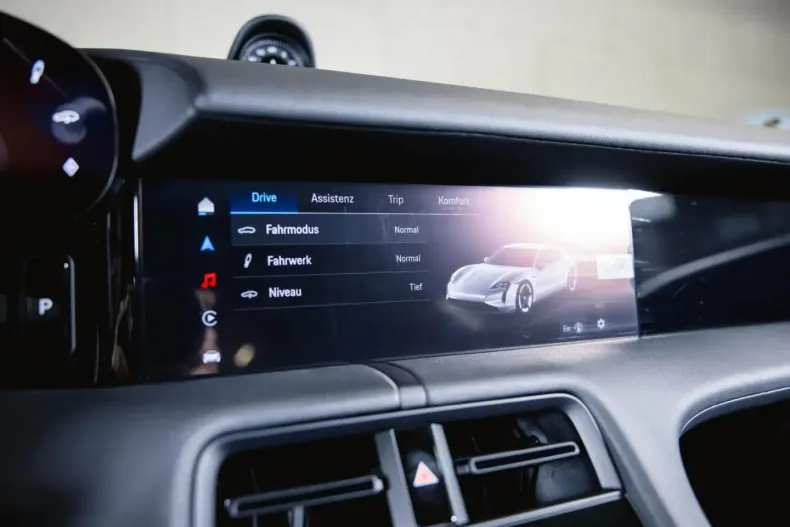 Porsche Taycan din 2024 cu 19.990 km - oferta POR152917 - foto 36