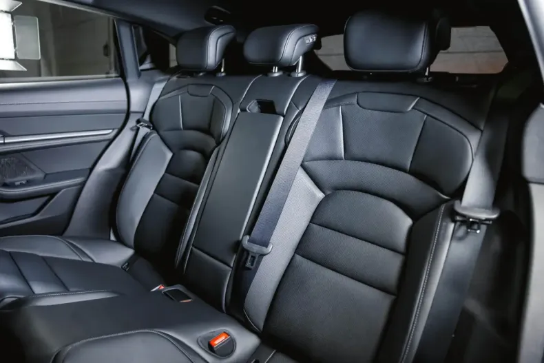 Porsche Taycan din 2024 cu 19.990 km - oferta POR152918 - foto 21