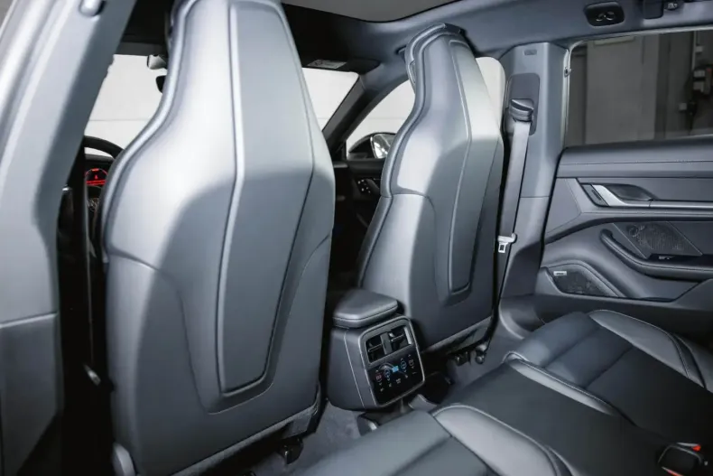 Porsche Taycan din 2024 cu 19.990 km - oferta POR152918 - foto 22