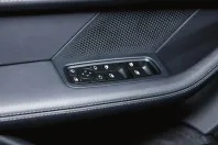 Porsche Taycan din 2024 cu 19.990 km - oferta POR152918 - foto 23