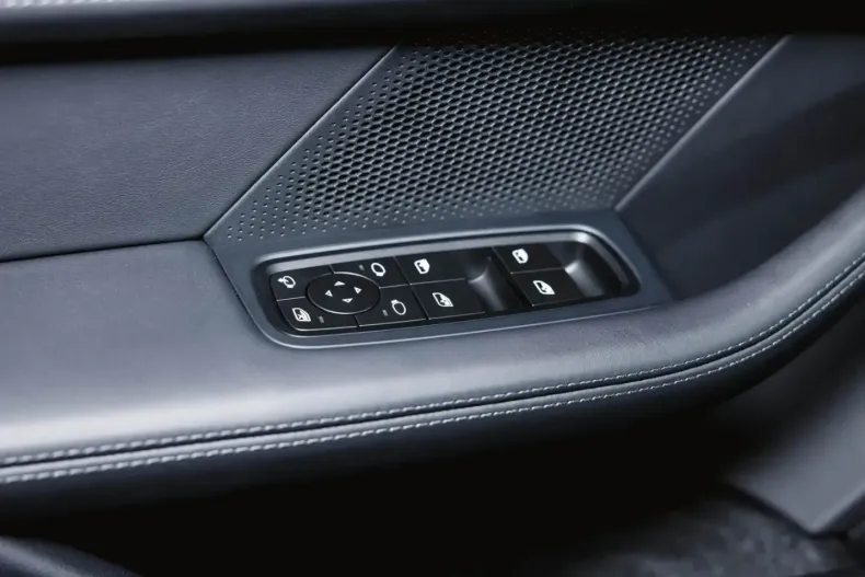 Porsche Taycan din 2024 cu 19.990 km - oferta POR152918 - foto 23