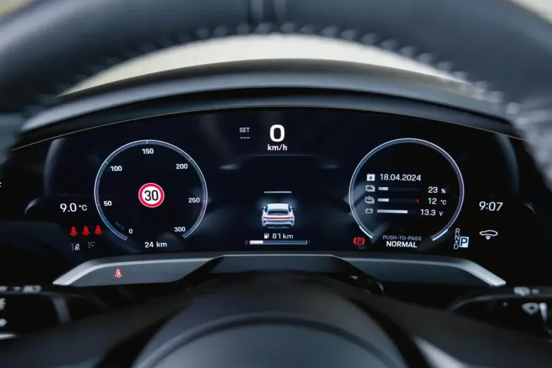 Porsche Taycan din 2024 cu 19.990 km - oferta POR152918 - foto 30