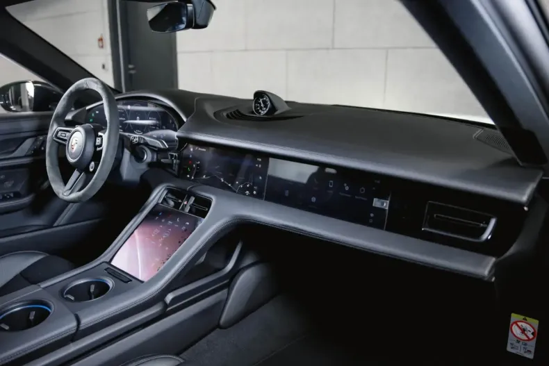 Porsche Taycan din 2024 cu 19.900 km - oferta POR152919 - foto 19