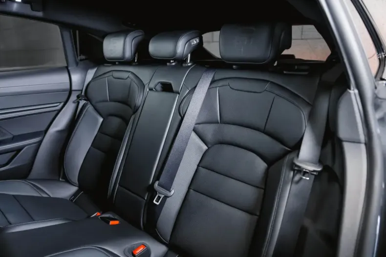 Porsche Taycan din 2024 cu 19.900 km - oferta POR152919 - foto 22