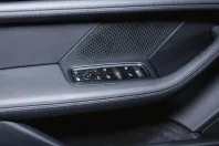 Porsche Taycan din 2024 cu 19.900 km - oferta POR152919 - foto 24