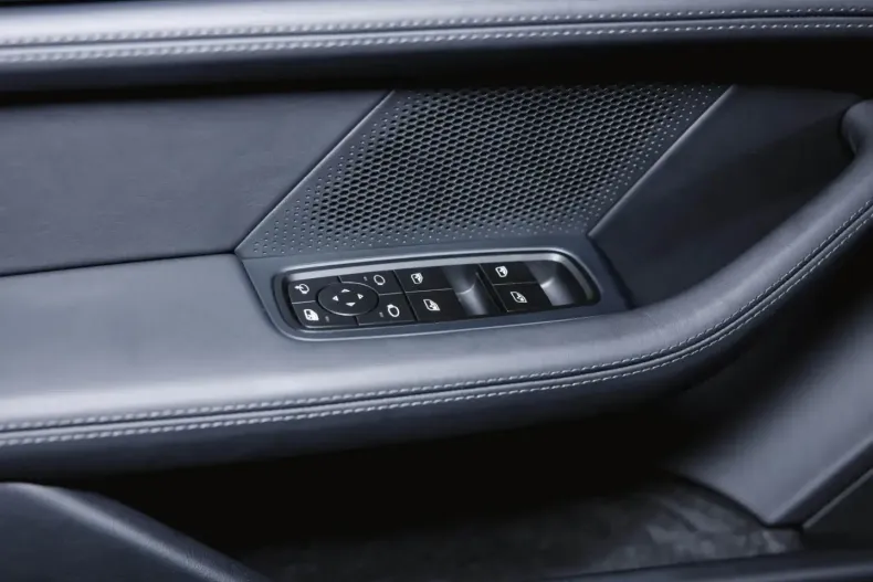 Porsche Taycan din 2024 cu 19.900 km - oferta POR152919 - foto 24