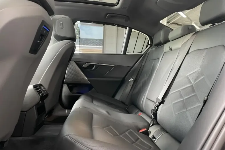 BMW 550 din 2024 cu 12.600 km - oferta BMW152920 - foto 11