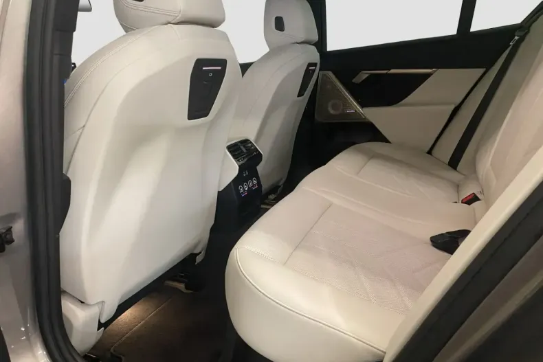 BMW 550 din 2025 cu 23.297 km - oferta BMW152921 - foto 15