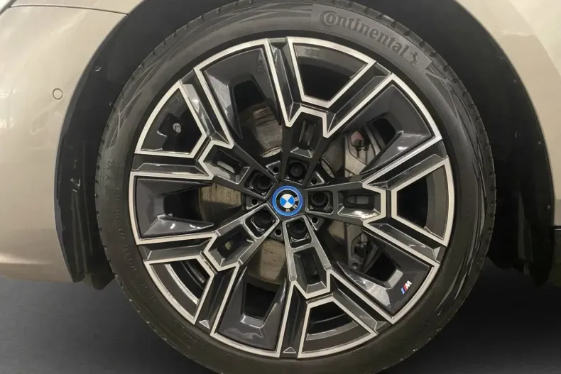 BMW 550 din 2025 cu 23.297 km - oferta BMW152921 - foto 16