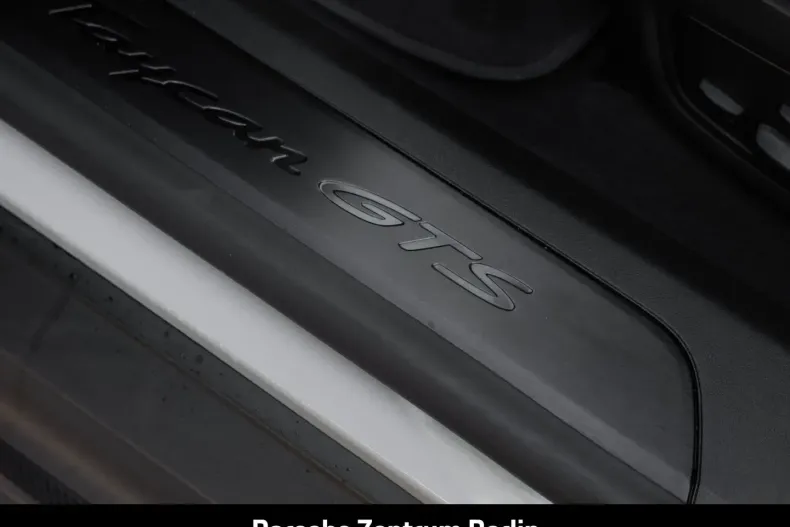 Porsche Taycan din 2024 cu 15.932 km - oferta POR152924 - foto 20