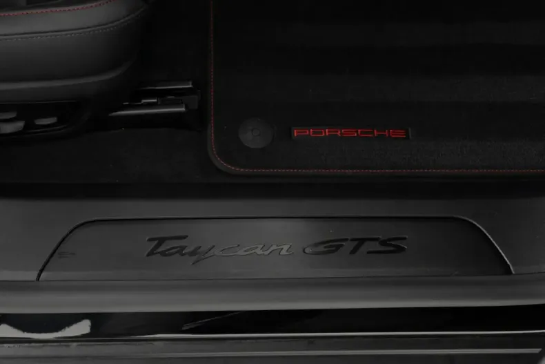 Porsche Taycan din 2024 cu 21.235 km - oferta POR152925 - foto 22