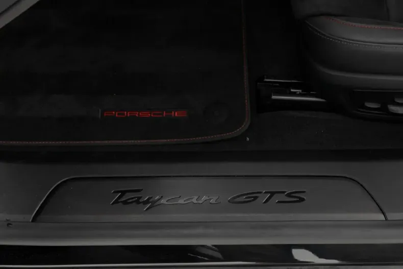 Porsche Taycan din 2024 cu 21.235 km - oferta POR152925 - foto 27