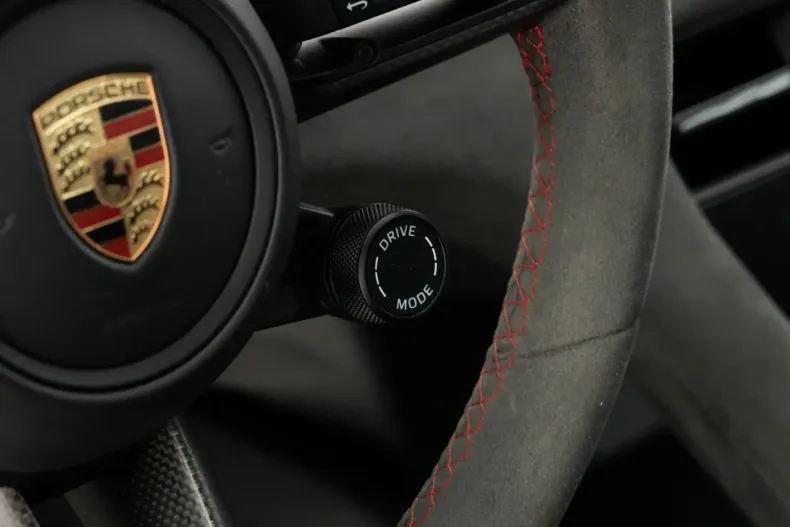 Porsche Taycan din 2024 cu 21.235 km - oferta POR152925 - foto 28