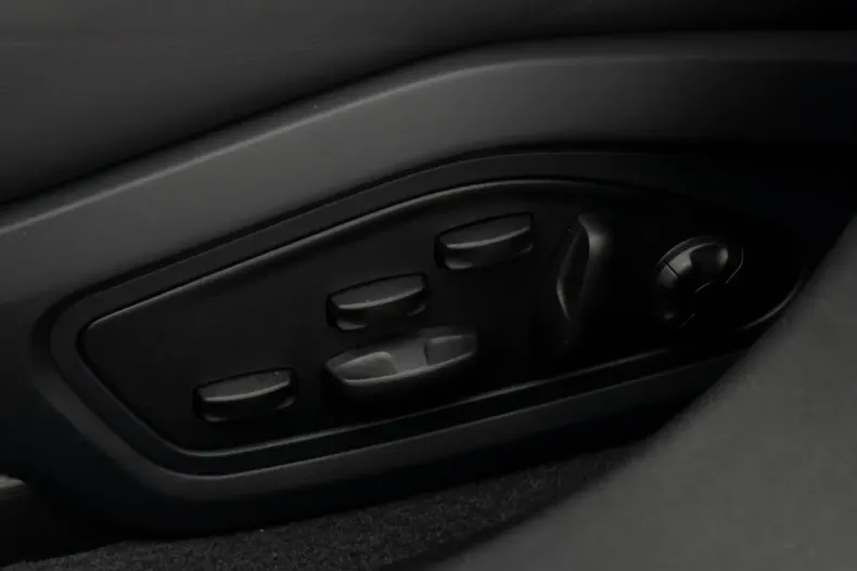 Porsche Taycan din 2024 cu 21.235 km - oferta POR152925 - foto 30