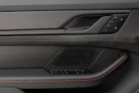 Porsche Taycan din 2024 cu 21.235 km - oferta POR152925 - foto 31