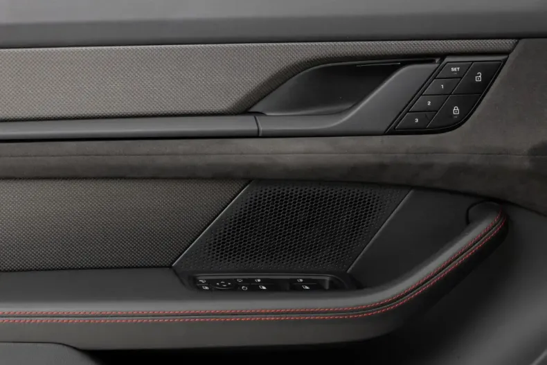 Porsche Taycan din 2024 cu 21.235 km - oferta POR152925 - foto 31