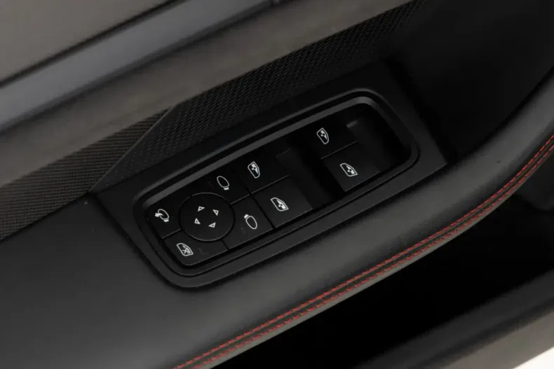 Porsche Taycan din 2024 cu 21.235 km - oferta POR152925 - foto 33