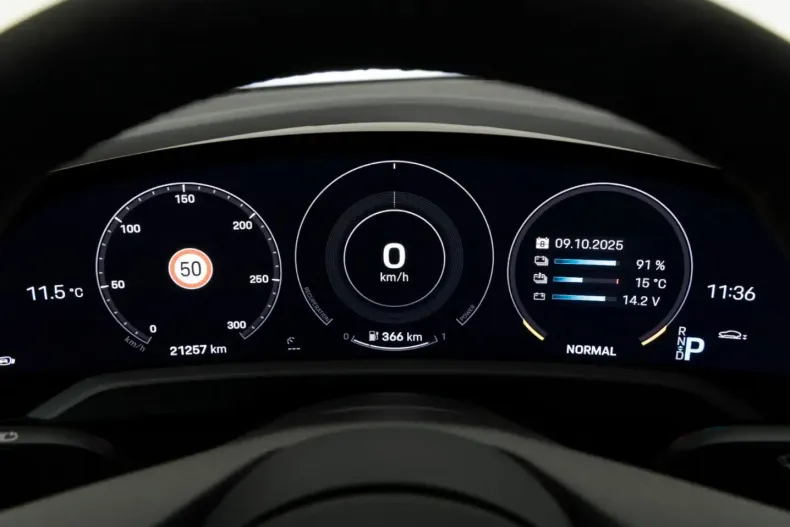 Porsche Taycan din 2024 cu 21.235 km - oferta POR152925 - foto 34