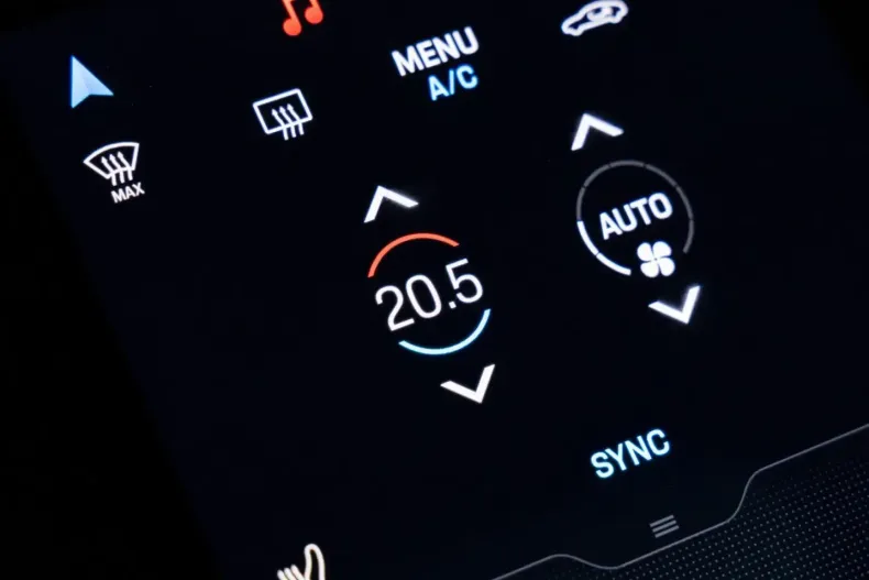 Porsche Taycan din 2024 cu 21.235 km - oferta POR152925 - foto 37