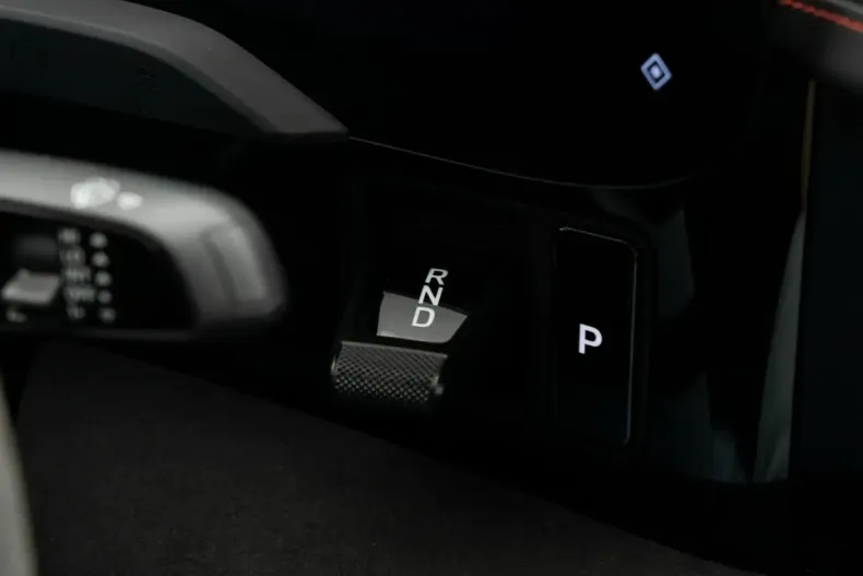 Porsche Taycan din 2024 cu 21.235 km - oferta POR152925 - foto 39