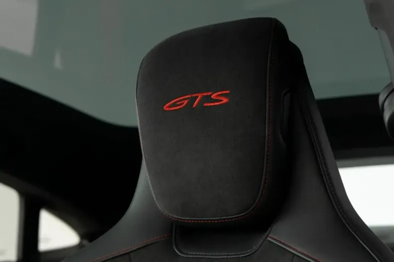 Porsche Taycan din 2024 cu 21.235 km - oferta POR152925 - foto 46