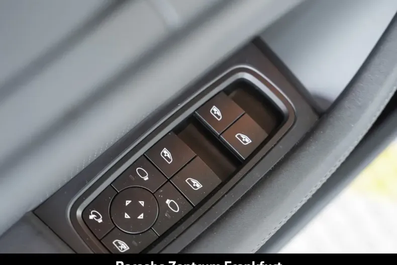 Porsche Taycan din 2024 cu 26.900 km - oferta POR152930 - foto 28