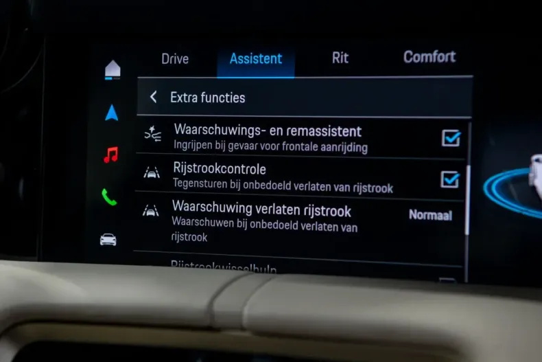 Porsche Taycan din 2024 cu 28.574 km - oferta POR152932 - foto 25