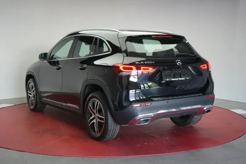 Mercedes-Benz GLA 200 din 2021 cu 97.000 km - oferta MER152973 - foto 3