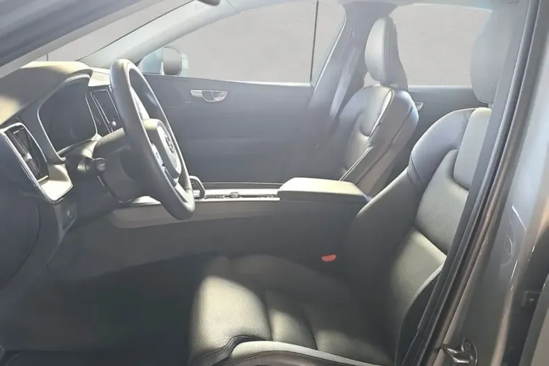 Volvo XC60 din 2024 cu 12.516 km - oferta VOL152974 - foto 8