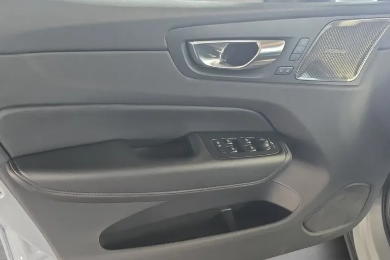 Volvo XC60 din 2024 cu 12.516 km - oferta VOL152974 - foto 14