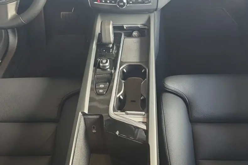 Volvo XC60 din 2024 cu 12.516 km - oferta VOL152974 - foto 17