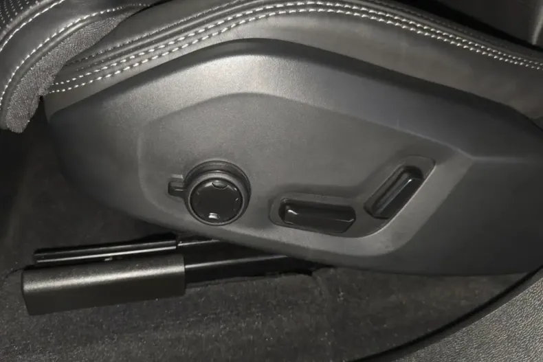 Volvo XC60 din 2024 cu 19.823 km - oferta VOL152976 - foto 19