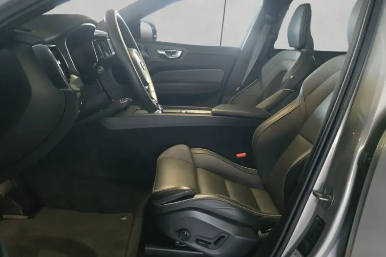 Volvo XC60 din 2022 cu 22.490 km - oferta VOL152979 - foto 8