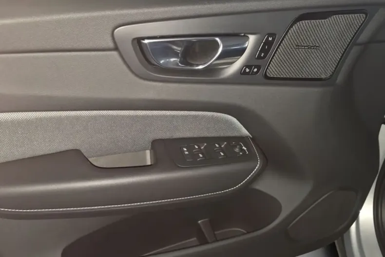 Volvo XC60 din 2022 cu 22.490 km - oferta VOL152979 - foto 15