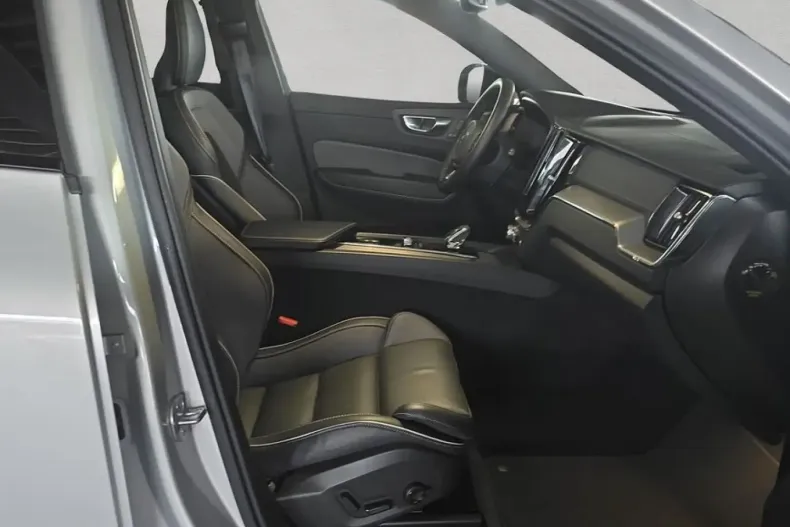 Volvo XC60 din 2022 cu 22.490 km - oferta VOL152979 - foto 17