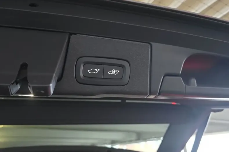 Volvo XC60 din 2022 cu 22.490 km - oferta VOL152979 - foto 19