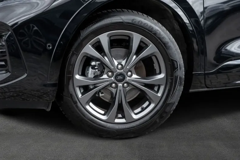 Ford Kuga din 2024 cu 9.650 km - oferta FOR152981 - foto 3