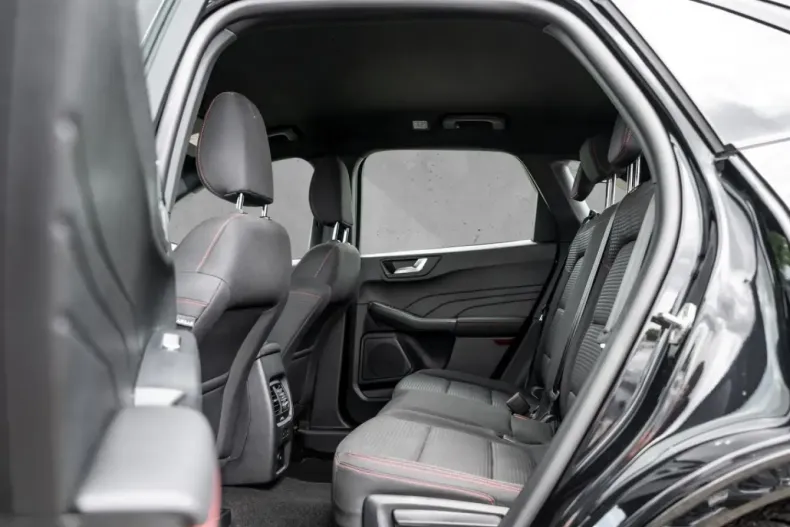 Ford Kuga din 2024 cu 9.650 km - oferta FOR152981 - foto 7