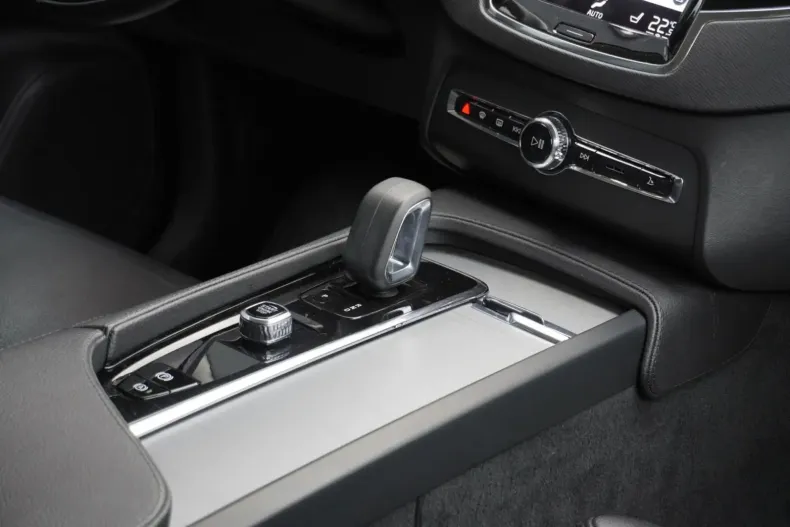 Volvo XC90 din 2021 cu 43.300 km - oferta VOL152982 - foto 27