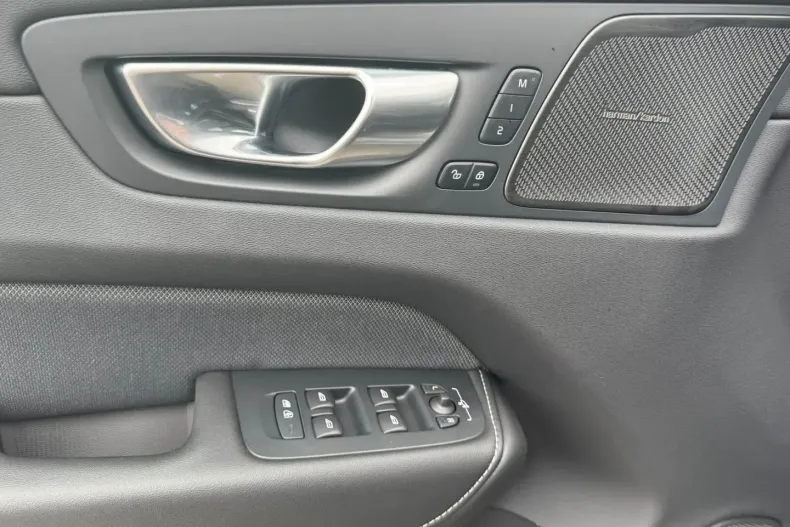 Volvo XC60 din 2024 cu 32.546 km - oferta VOL152983 - foto 17