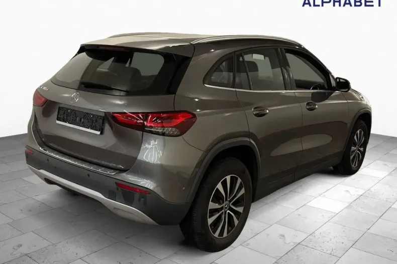 Mercedes-Benz GLA 180 din 2022 cu 60.136 km - oferta MER152984 - foto 2