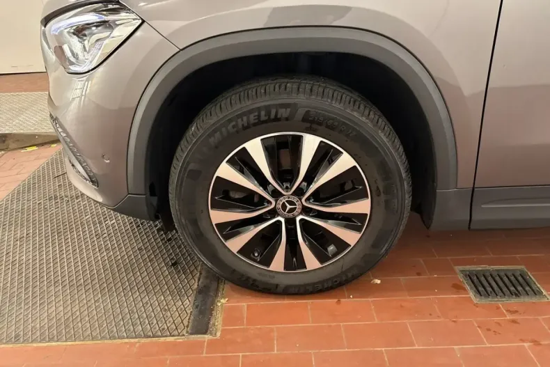 Mercedes-Benz GLA 180 din 2022 cu 60.136 km - oferta MER152984 - foto 6