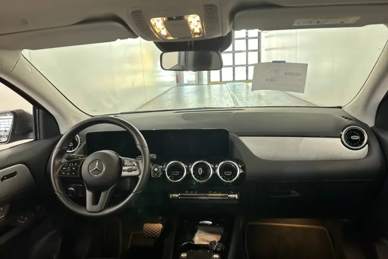 Mercedes-Benz GLA 180 din 2022 cu 60.136 km - oferta MER152984 - foto 7